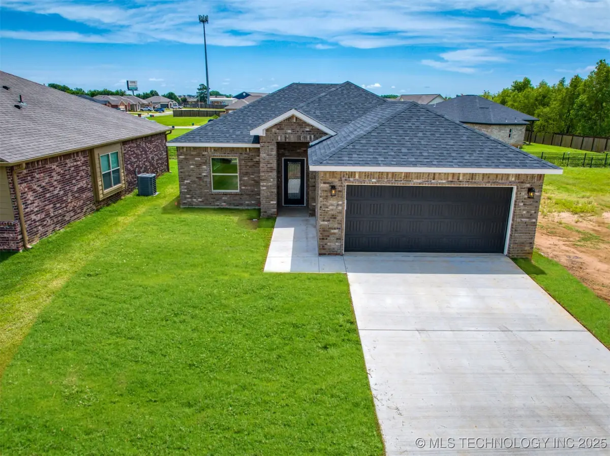 1190 Wild Indigo Circle, Calera, OK 74730 - Image #1