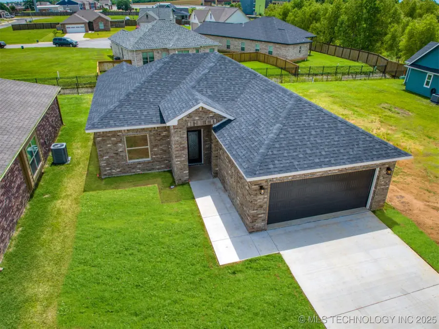 1190 Wild Indigo Circle, Calera, OK 74730 - Image #2