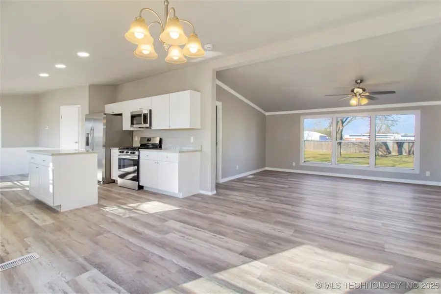 407 E Sheldon Avenue, Kellyville, OK 74039 - Image #3