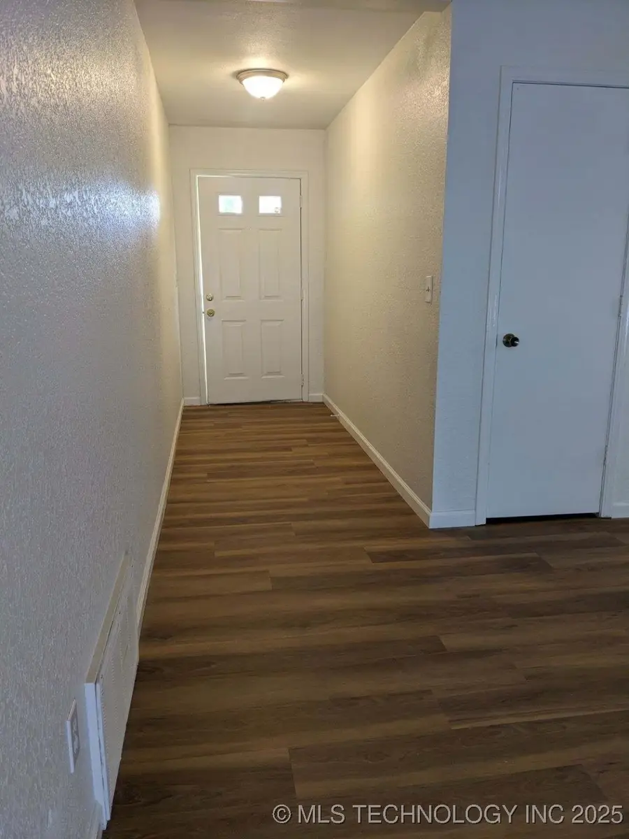 8111 S Date Place, Broken Arrow, OK 74011 - Image #2