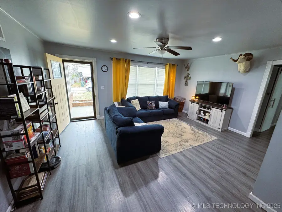 1134 S Russell Street, Skiatook, OK 74070 - Image #2