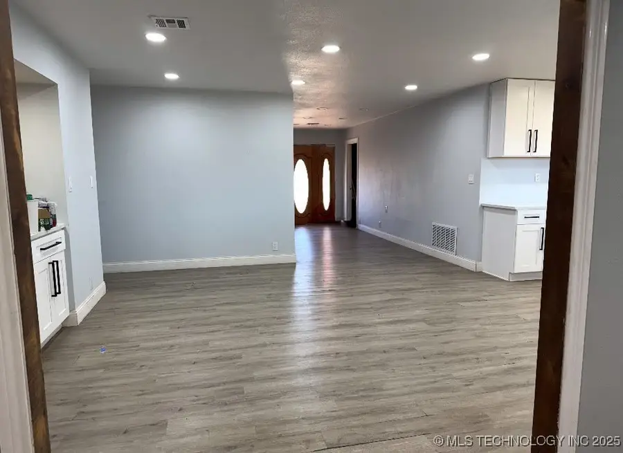 500 E Iowa, Walters, OK 73572 - #3