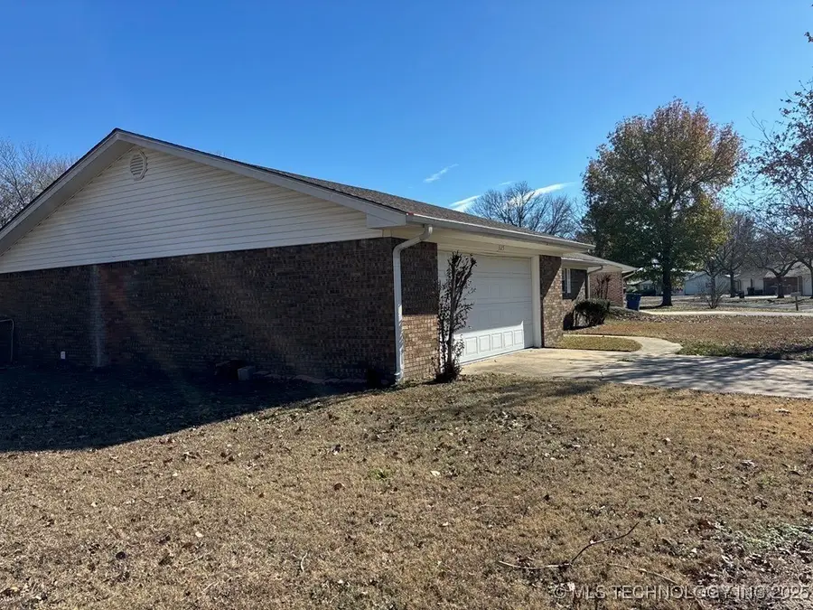 325 Jan Drive, Stratford, OK 74872 - Image #2