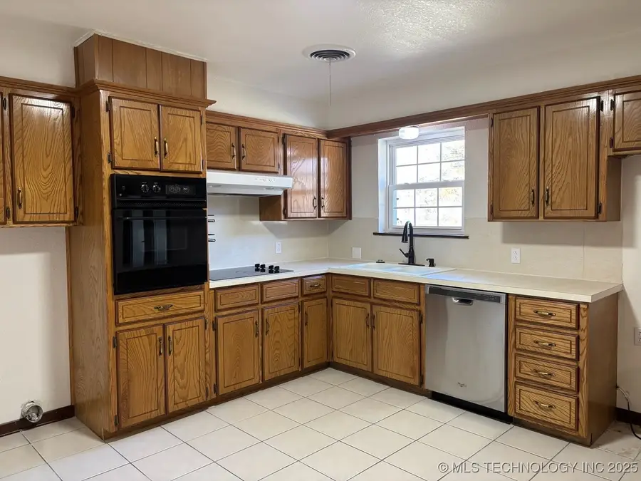 325 Jan Drive, Stratford, OK 74872 - Image #3