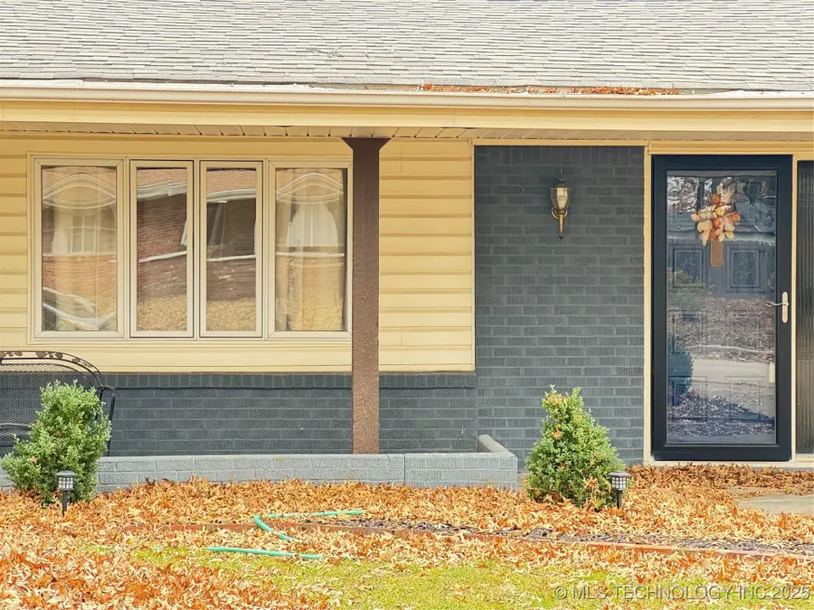 1335 N Mcfarland Place, Claremore, OK 74017 - Image #2