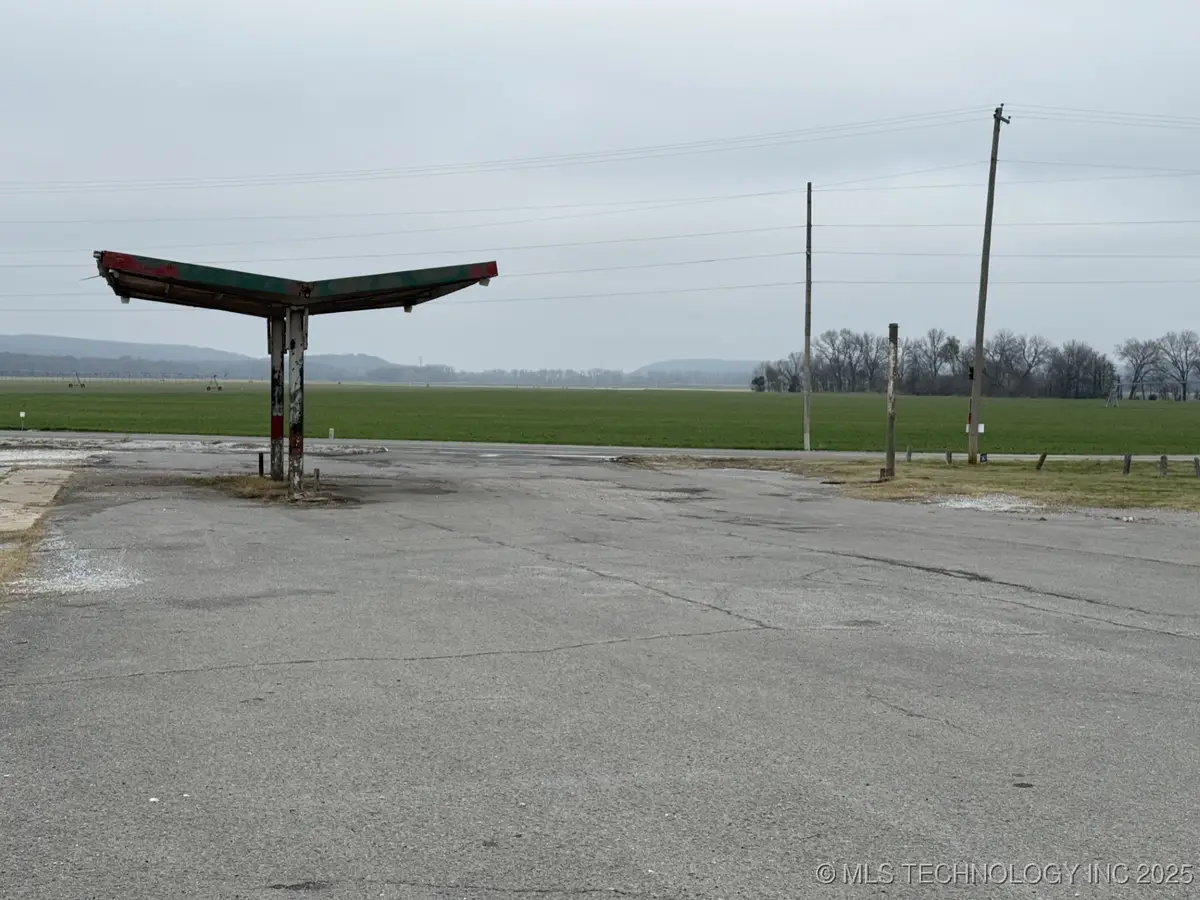 9999 Hwy 100, Webbers Falls, OK 74470 - Image #1