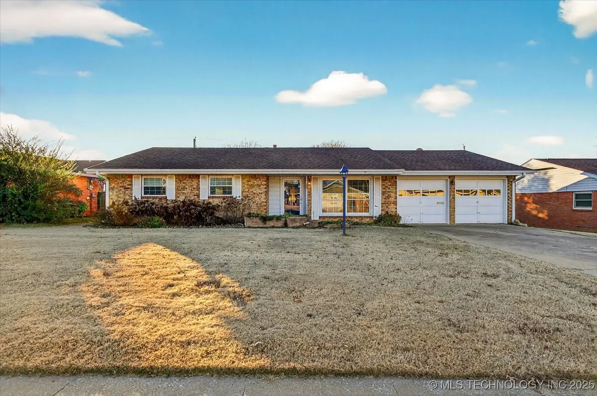 737 Crown Drive, Bartlesville, OK 74006 - Image #1