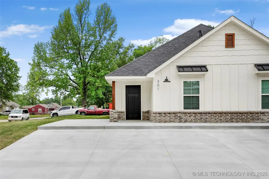 821 E 11th Street, Claremore, OK 74017 - Image #2