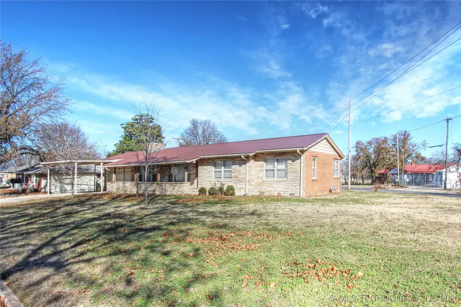 912 W Shawnee Avenue, Nowata, OK 74048 - Image #2