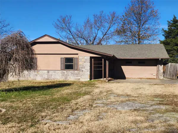 418 Cooweescoowee Avenue W, Oologah, OK 74053