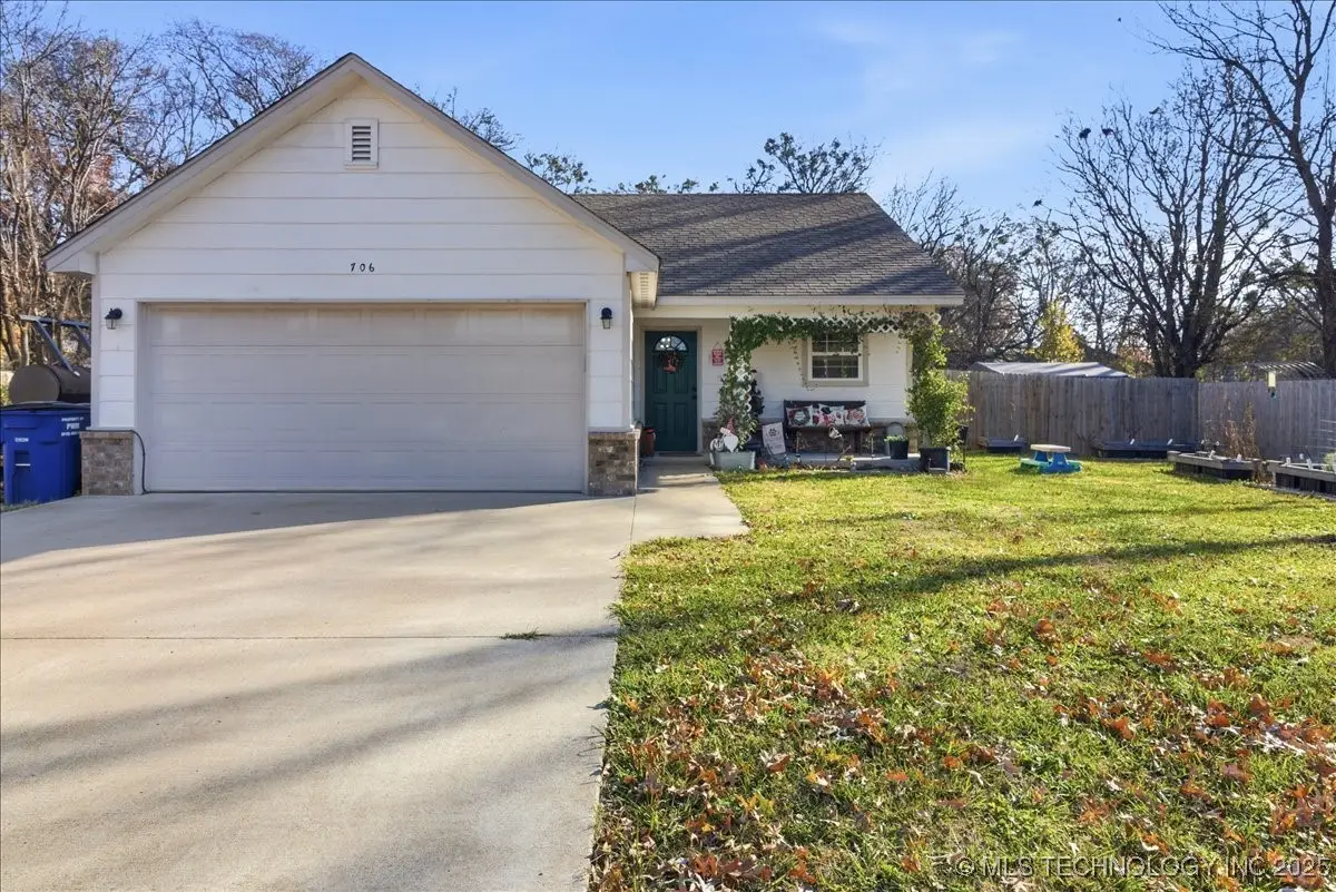 706 N Washington Avenue, Wagoner, OK 74467 - Image #1