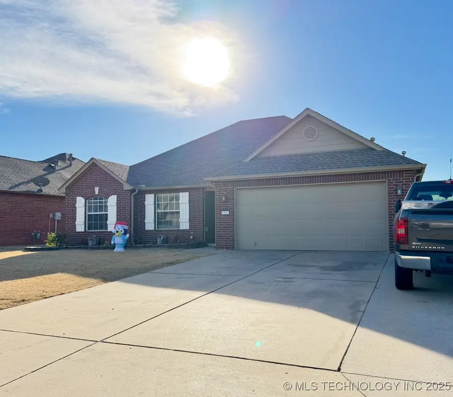 4906 S 195th East Avenue, Broken Arrow, OK 74014 - Image #2