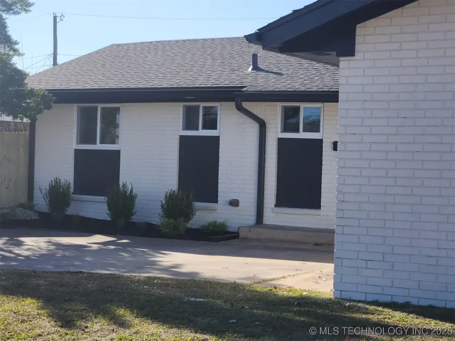 1118 N Hickory Place, Broken Arrow, OK 74012 - Image #2