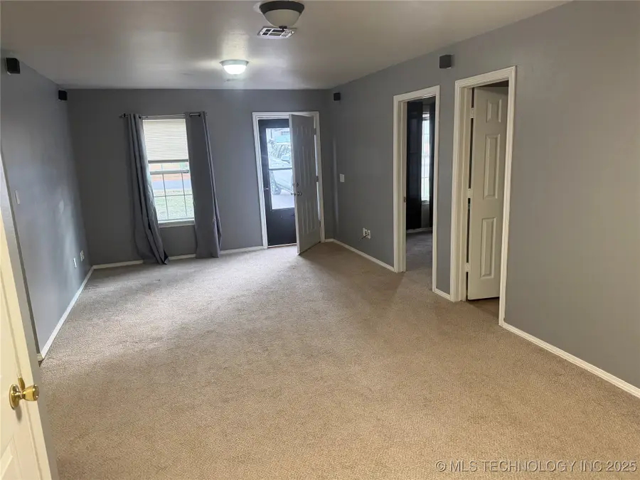 114 S Old Main Street, Coweta, OK 74429 - Image #2