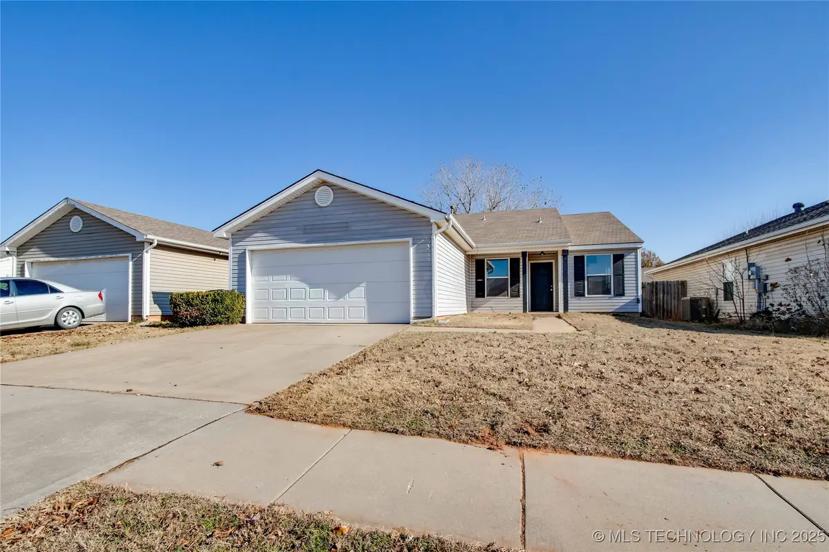 1000 Edinburg Drive, Yukon, OK 73099 - #1