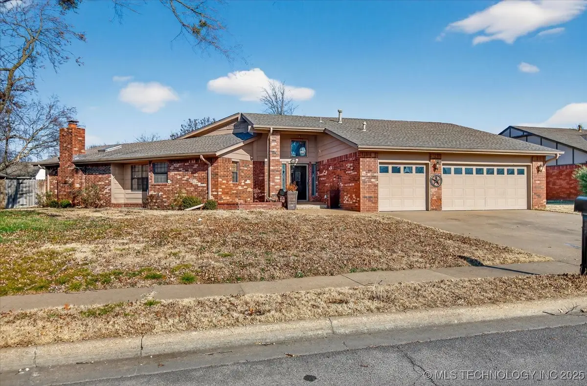 2616 Chapel Hill, Bartlesville, OK 74006 - Image #1