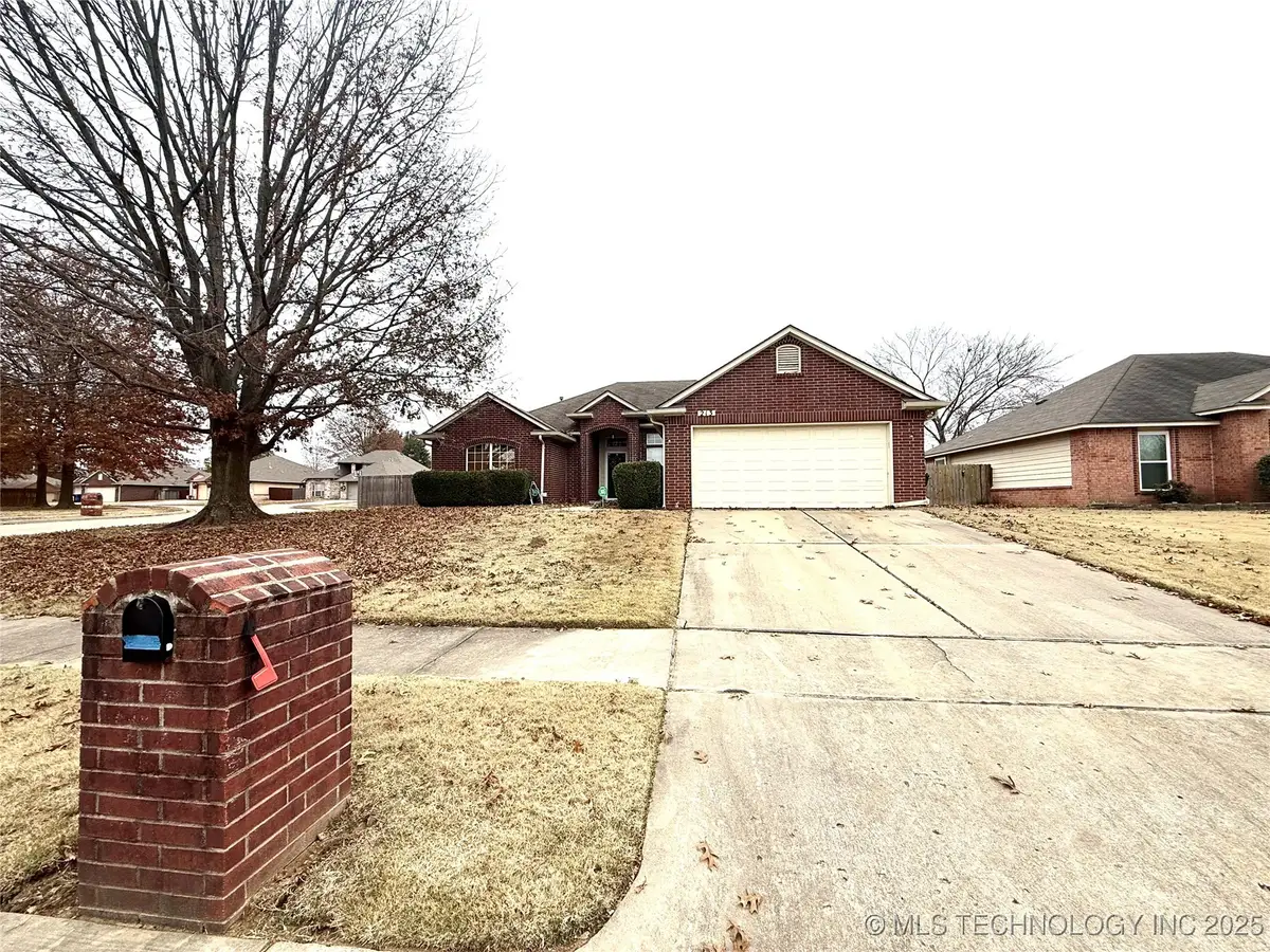 213 W Charleston Street, Broken Arrow, OK 74011 - Image #1