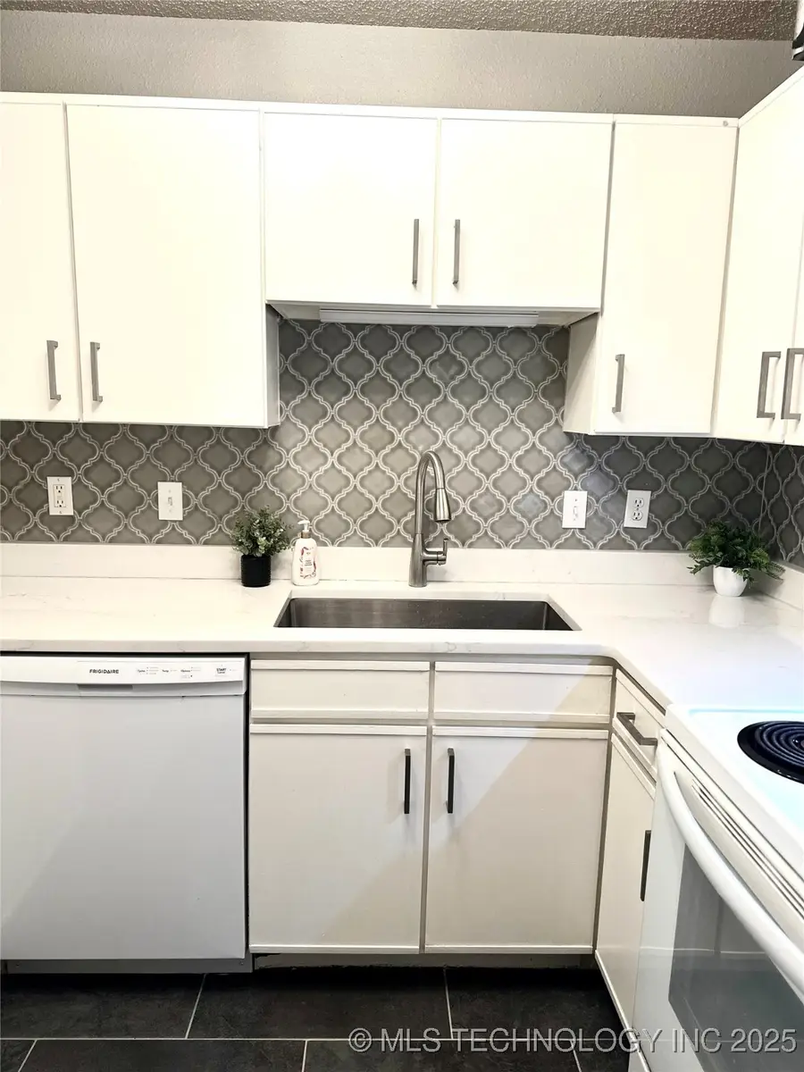 2240 W Quantico Street, Broken Arrow, OK 74011 - Image #2