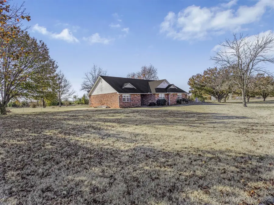 2201 W Main Street, Henryetta, OK 74437 - Image #3