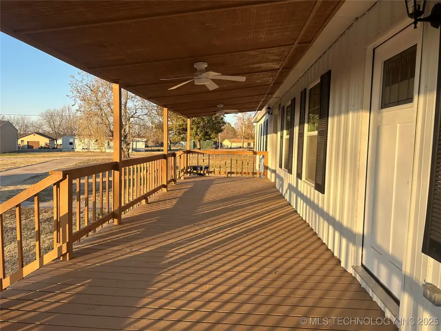 801 W Peoria Avenue, Morris, OK 74445 - Image #2