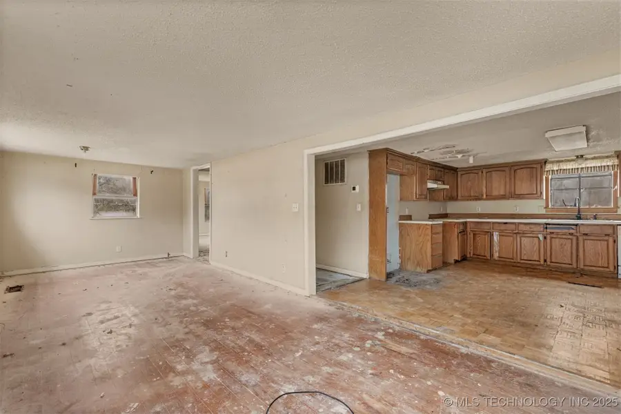 207 S Bixby Street, Coweta, OK 74429 - Image #3