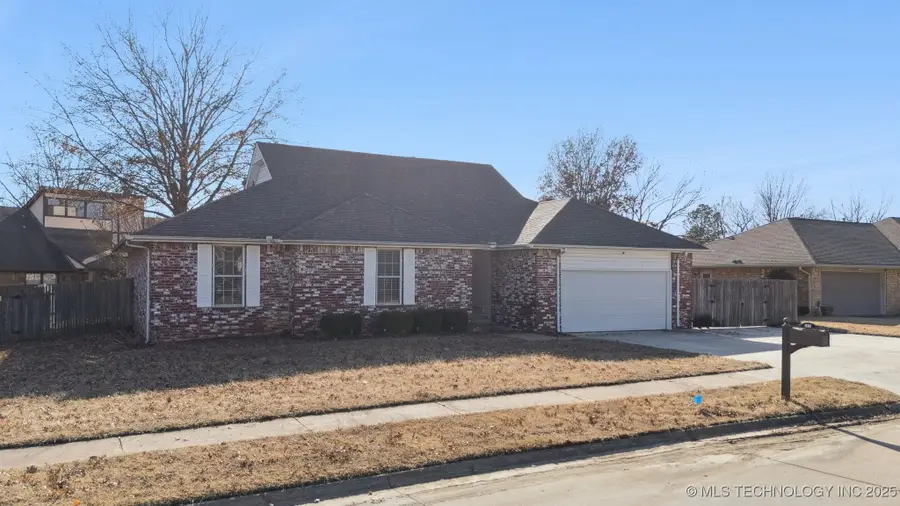 1113 E Dover Place, Broken Arrow, OK 74012 - Image #2
