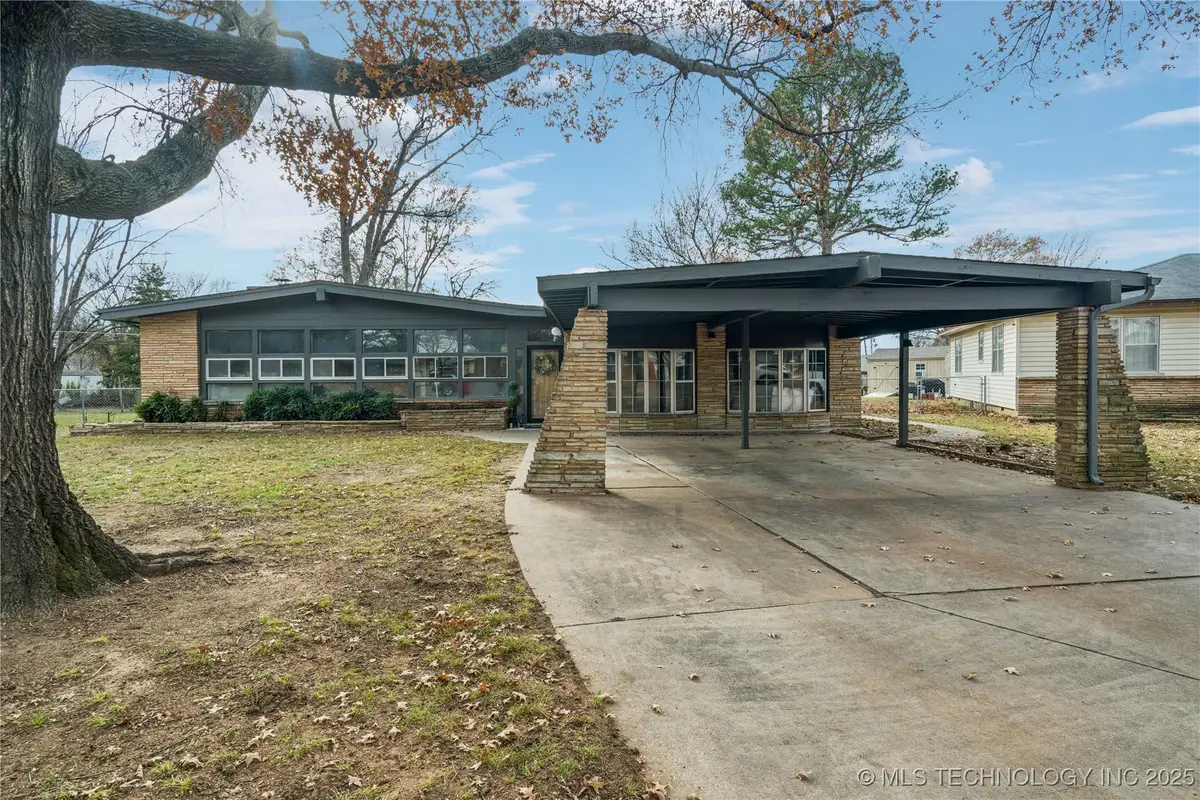 1317 N Mcfarland Place, Claremore, OK 74017 - Image #1