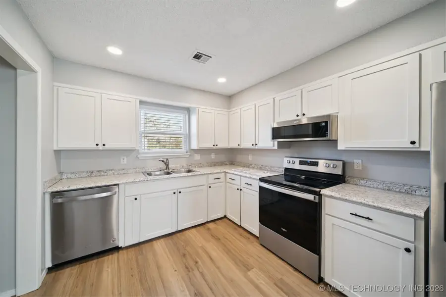 808 W 6th Street, Skiatook, OK 74070 - #3