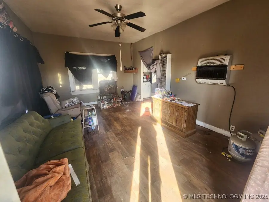 422 S Kansas Avenue, Cherokee, OK 73728 - #2