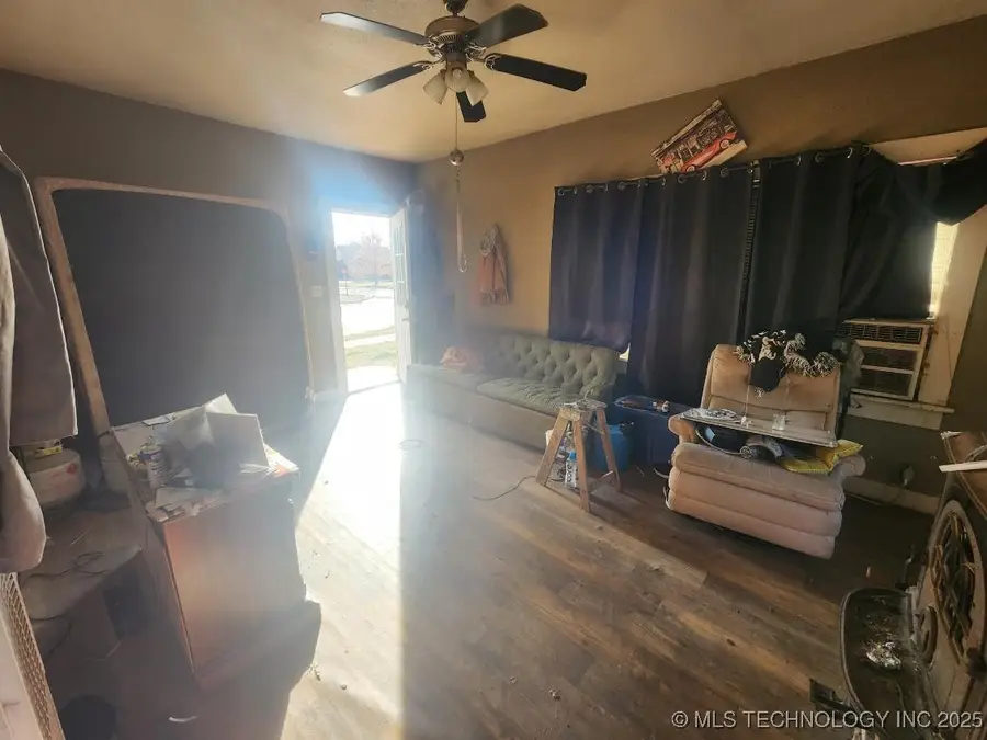 422 S Kansas Avenue, Cherokee, OK 73728 - #3