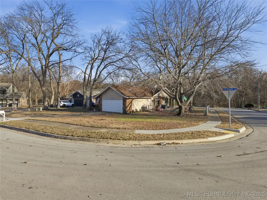 1109 W Los Angeles Circle, Broken Arrow, OK 74011 - Image #2