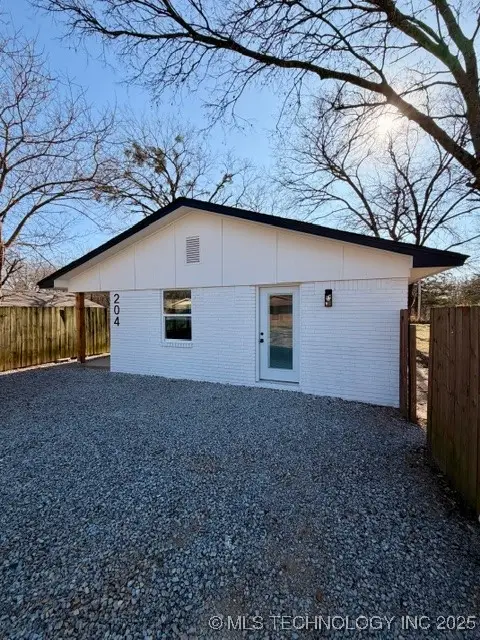204 W 21st Street, Tishomingo, OK 73460