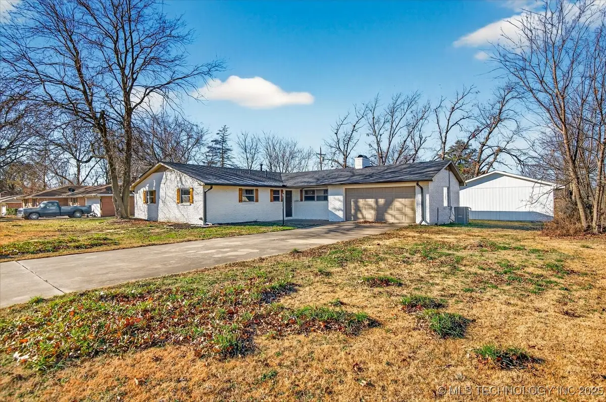 1713 Crescent Drive, Bartlesville, OK 74006 - Image #1