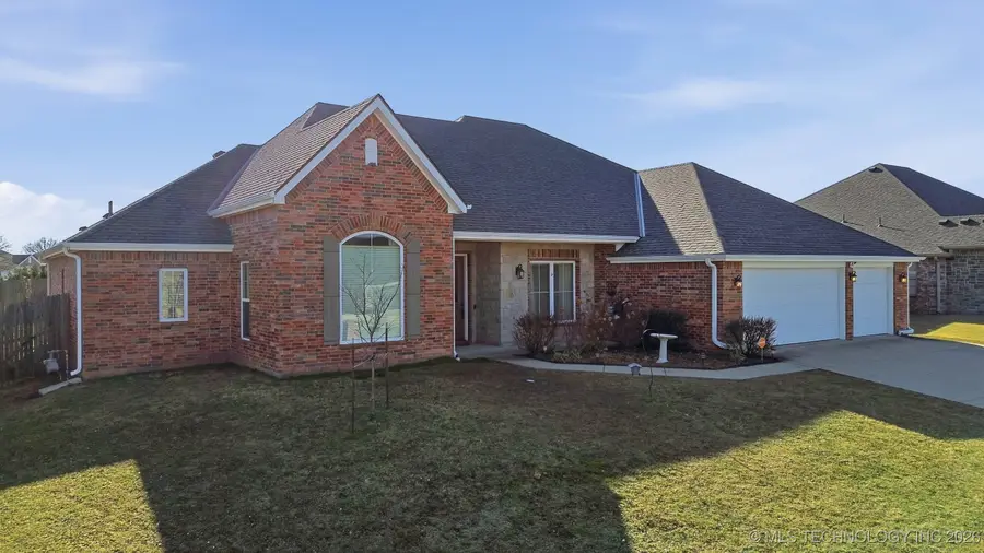 420 N Park Hill Loop, Bartlesville, OK 74006 - Image #2