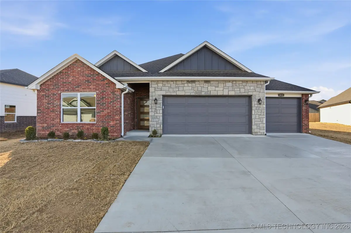 3821 W Edgewater Court, Broken Arrow, OK 74012 - Image #1