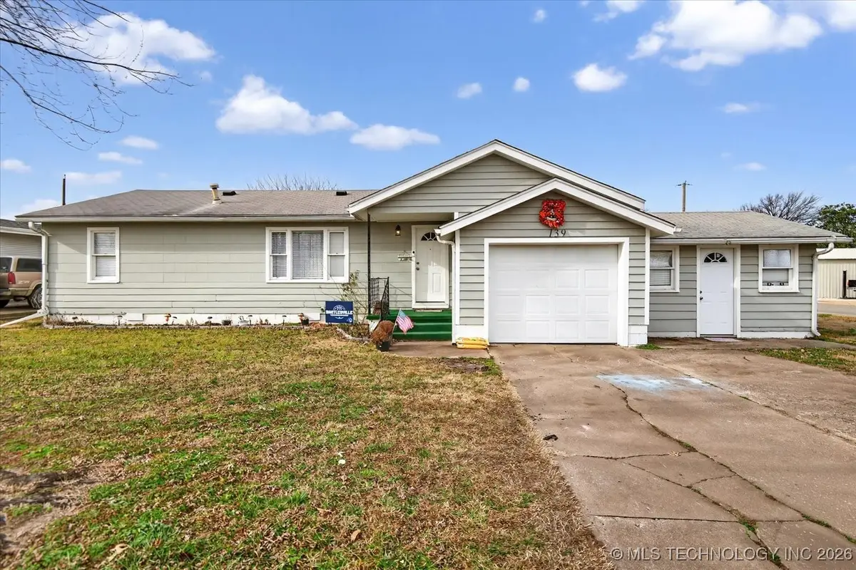 139 NE Queenstown Avenue, Bartlesville, OK 74006 - Image #1