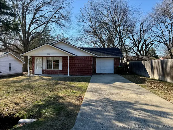 1733 Bois D Arc Lane, Ada, OK 74820