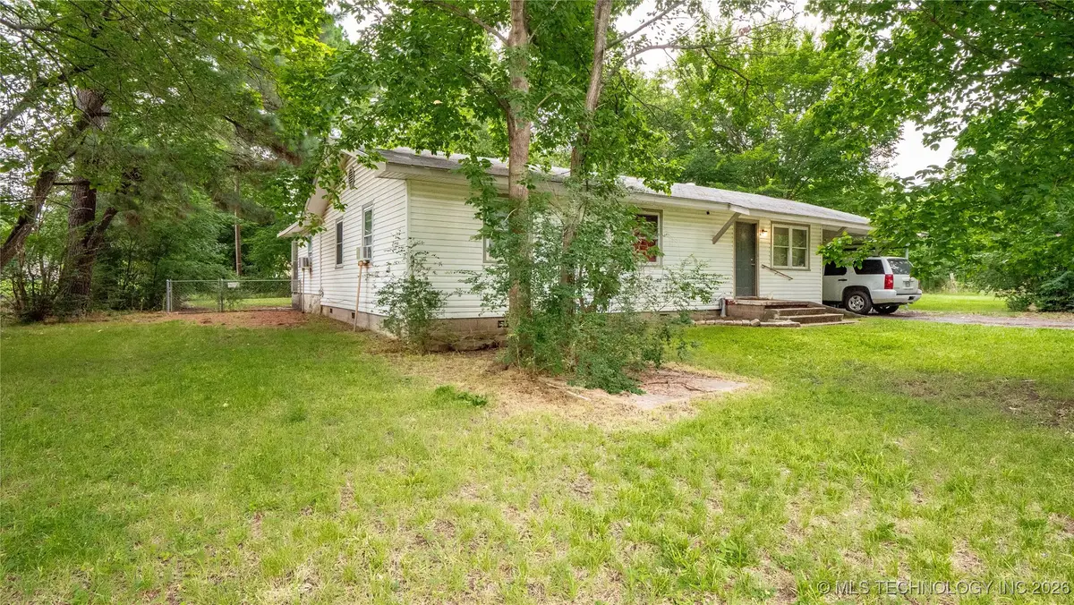 809 Carbon Avenue, Hartshorne, OK 74547 - Image #1