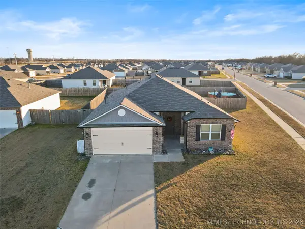 10014 E 110th Place, Owasso, OK 74055