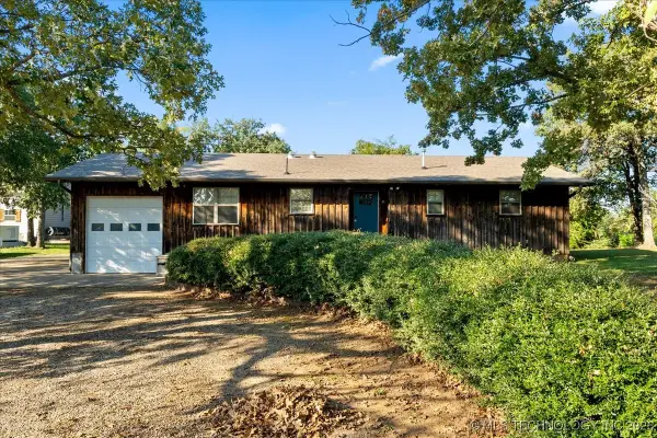 1614 Sherwood Road, Eufaula, OK 74432