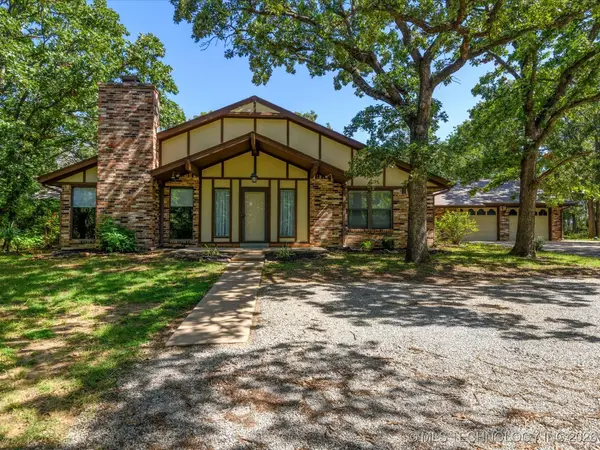 214 Edna Mae Lane, Bartlesville, OK 74003