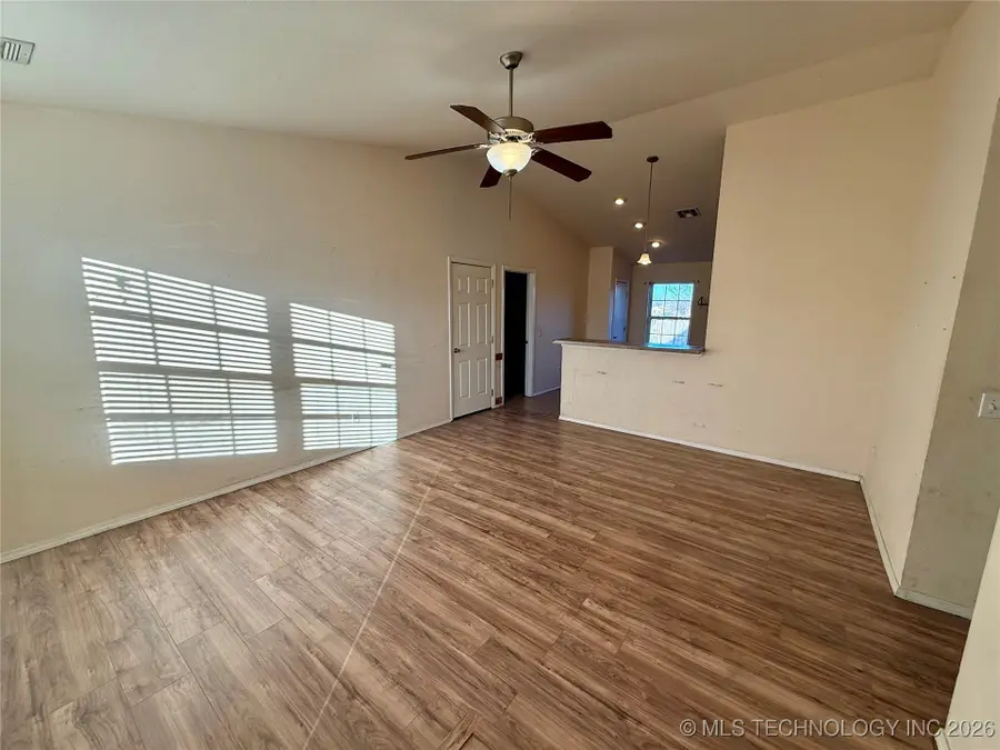 605 S Creek Street, Skiatook, OK 74070 - Image #2