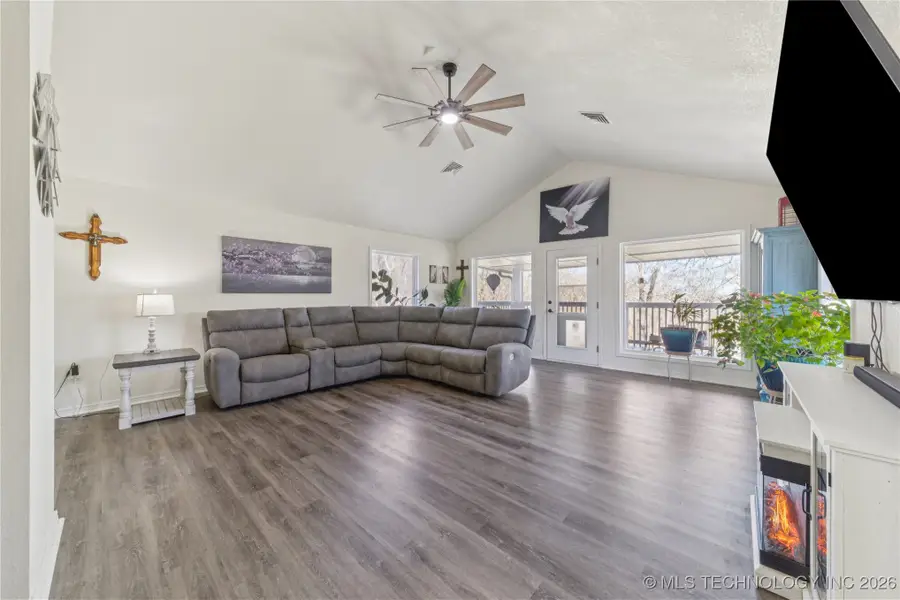 1701 N Hopi Street, Chouteau, OK 74337 - Image #3