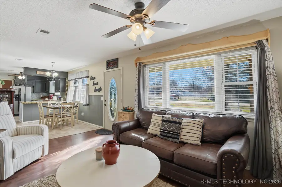 1004 SW 5th Street, Wagoner, OK 74467 - Image #2