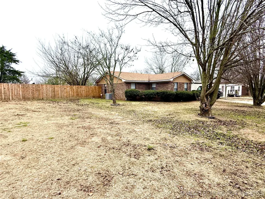 1418 N Lambert Street, Hugo, OK 74743 - Image #2