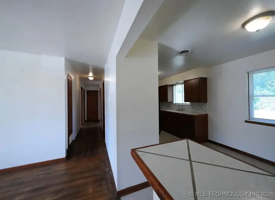 5462 N Johnstown Avenue E, Tulsa, OK 74126 - Image #2
