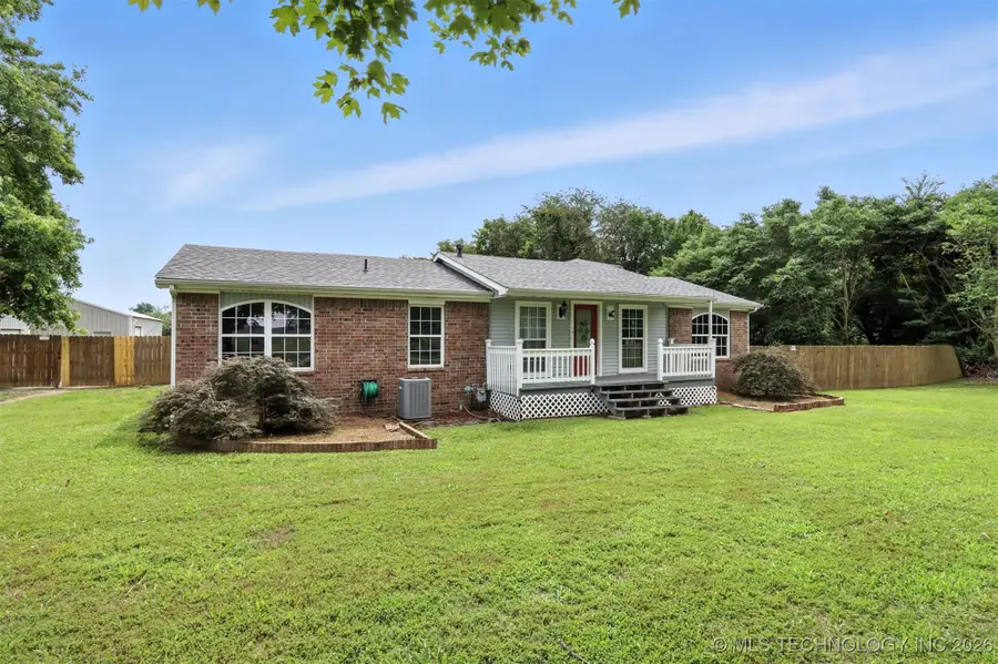 921 N 8th Street, Stilwell, OK 74960 - #2