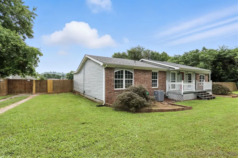 921 N 8th Street, Stilwell, OK 74960 - #3