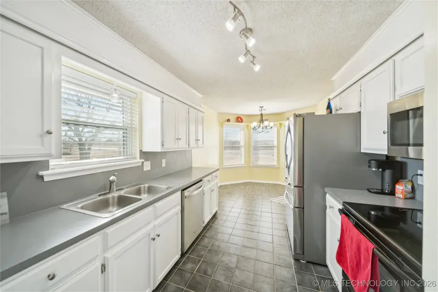 20665 S Carefree Drive, Claremore, OK 74019 - Image #2