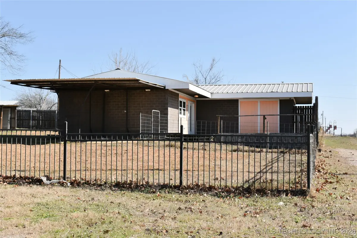 105 W Valliant Avenue, Fort Towson, OK 74735 - Image #1